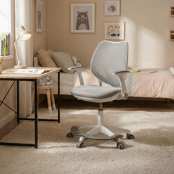 Dětská židle, šedá síťovina, černý plastový kříž, kolečka na tvrdé podlahy