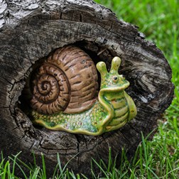 Šnek - keramická dekorace, hnědá ulita