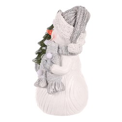 Sněhulák držící stromek - polyresin, LED osvětlení uvnitř.