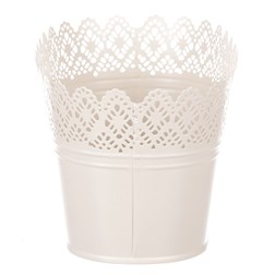 Truhlík kovový, krajkový okraj, krémová barva.