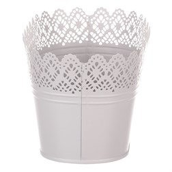 Truhlík kovový, krajkový okraj, šedivá barva.