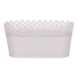 Truhlík kovový, krajkový okraj, šedivá barva.