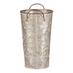 Kovová váza, design s motýly.