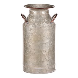 Kovová váza, design s motýly