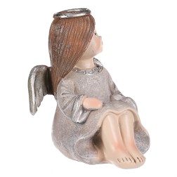 Andílek sedící šedý, stříbrná křídla a srdíčko v rukou, polyresin.