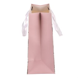 Taška papírová - motiv vánočně vyzdobeného domku, růžová, střední velikost.