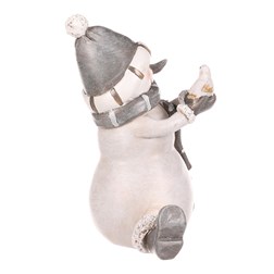 Sněhulák - polyresiová figurka, sedící, šedý obleček a čepka