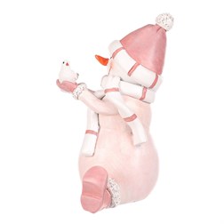 Sněhulák - polyresiová figurka, sedící, růžový obleček a čepka